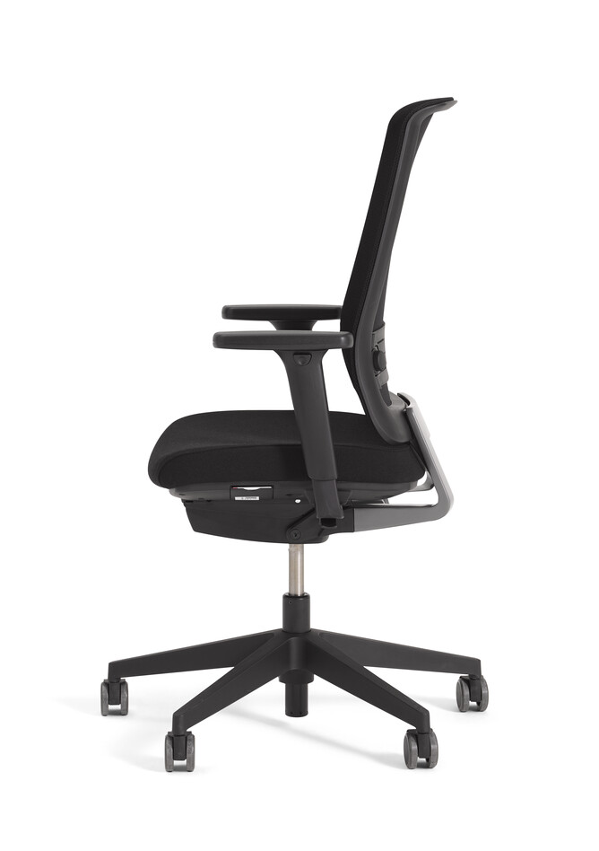 Ahrend Ease office chair with autofit upholstered in black right side view