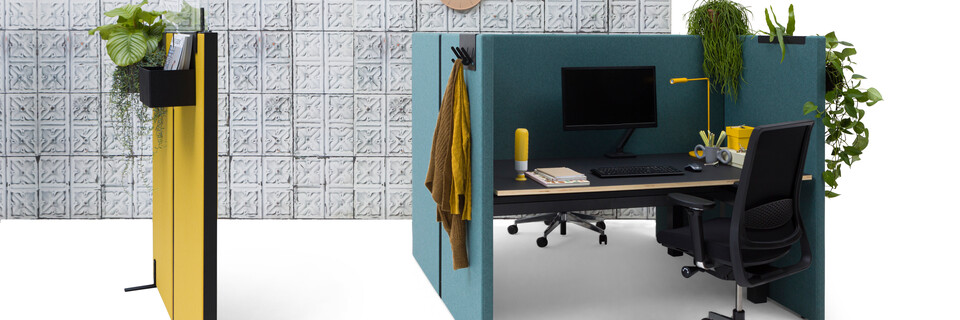 Gispen SEPP Acoustic screen with black TMNL dual workstation upholstered in turquoise and yellow and black Zinn chair with tins04 backpanel left front left view