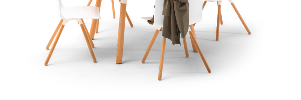 Gispen TEAM Wood round conference table with oak legs and white frame and tabletop with white Nomi Wood chairs front view