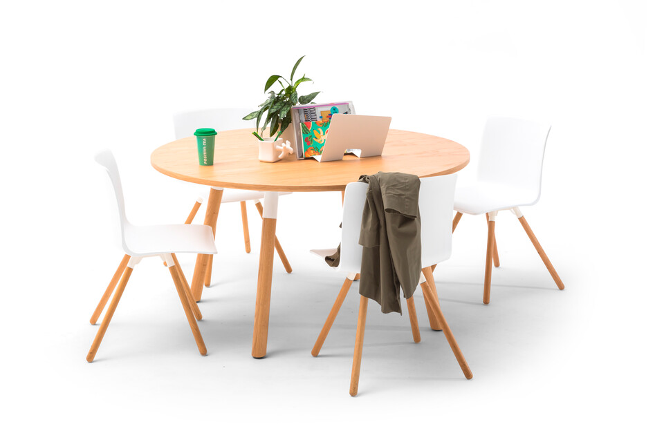 Gispen TEAM Wood round conference table with oak legs and white frame and tabletop with white Nomi Wood chairs front view