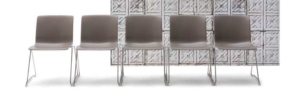 Gispen Nomi Project 5 linked chairs with chrome frames and warmgrey shells with grey stone background front view