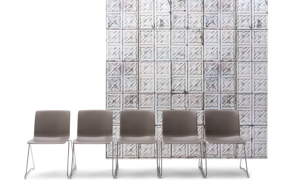Gispen Nomi Project 5 linked chairs with chrome frames and warmgrey shells with grey stone background front view
