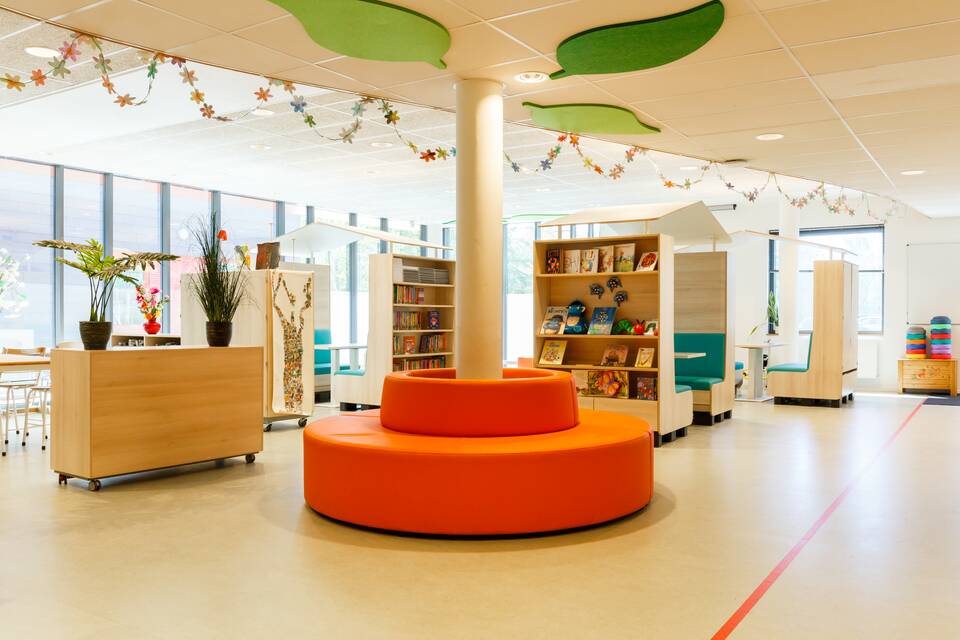 Gispen education project interior view of primary school Olivijn in Almere KF5366