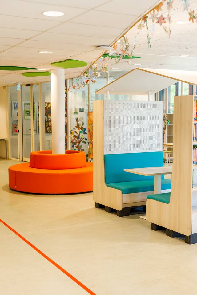 Gispen education project interior view of primary school Olivijn in Almere KF2843