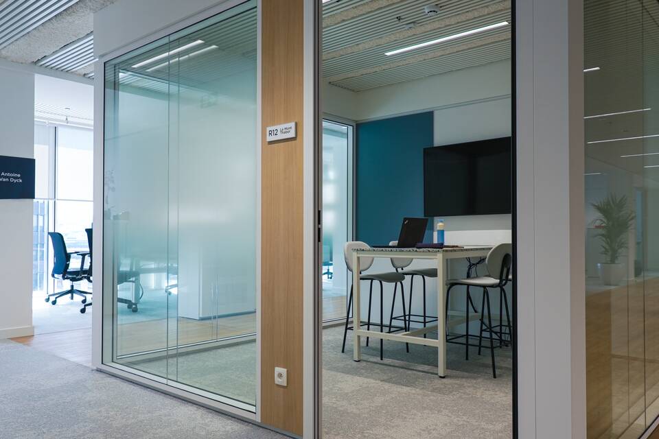 Royal Ahrend office project interior view of Total Energies in Brussels MLV19