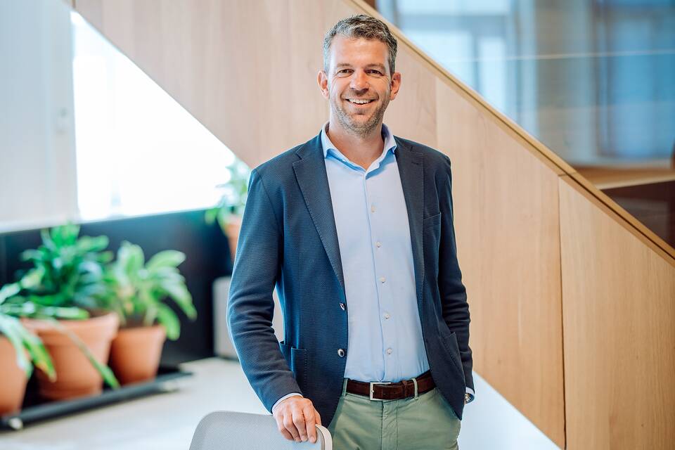 Colour portrait of Rolf Verspuij in Amsterdam Inspiration Centre