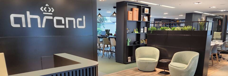 Ahrend interior view of showroom in London 30