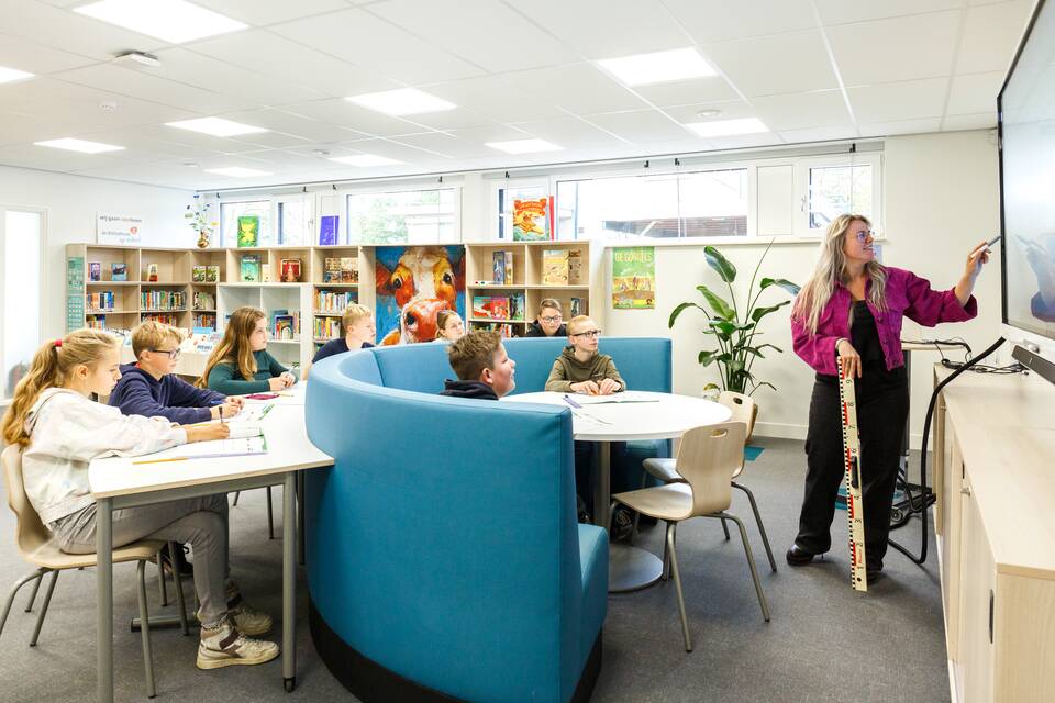 Gispen education project interior view of primary school SMDB Notter Zuna in Notter KF0217