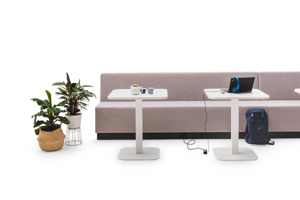 Gispen JUNA Single low trainbench upholstered in grey with 2 white KOLM column tables and styling front view
