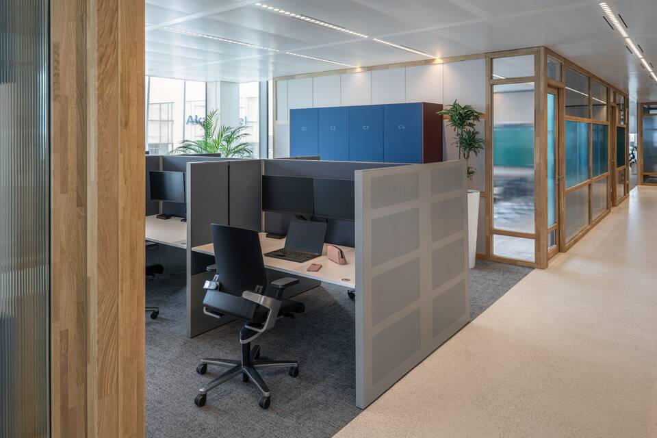 Royal Ahrend office project interior view of Tower Ten in Amsterdam SP08