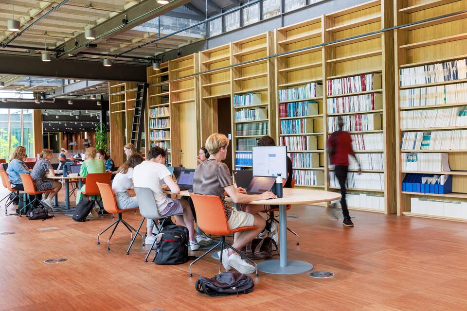 Gispen education project interior view of University of Twente ITC building in Enschede 15A0699A