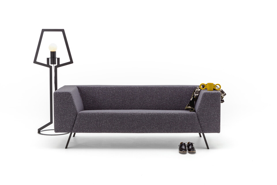 Gispen Sett low 3 seat sofa in galaxy 178 anthracite with Oultine floorlamp and dombo cup front view