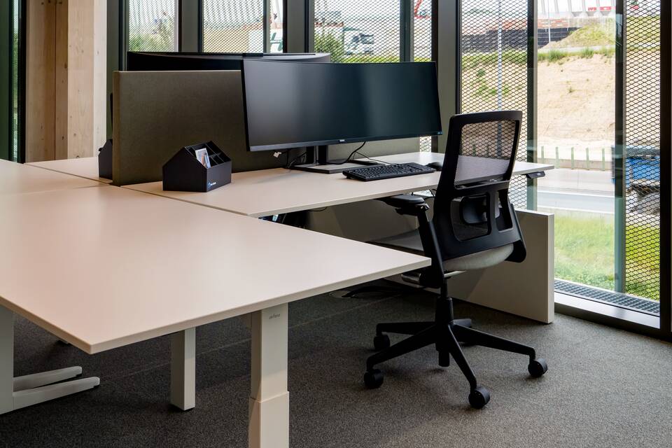 Royal Ahrend office project interior view of Van Laere in Zwijndrecht MLV575