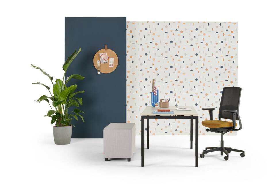 Gispen IC table in black with beech tabletop and ZINN office chair with grey Asido pouf and backpanels left side view