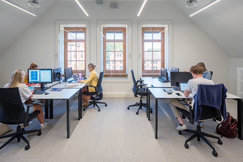 Ahrend education project interior view of Maastricht University Tapijn RT0260
