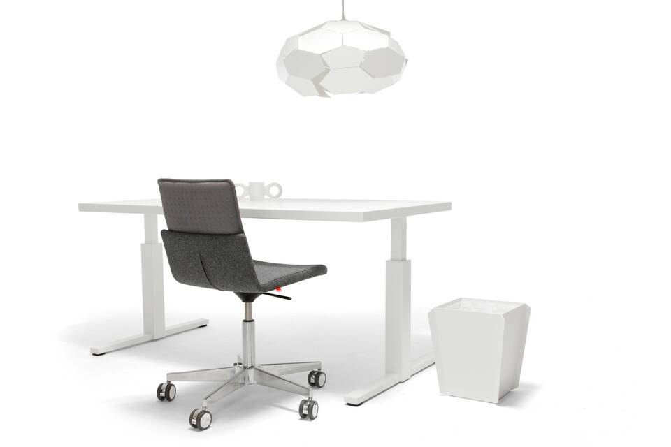 Gispen SteelTop T legged table with pure white RAL 9010 frame and tabletop and Triennial Work office chair with white Binit wastebin and Thunderball pendant lamp front right view