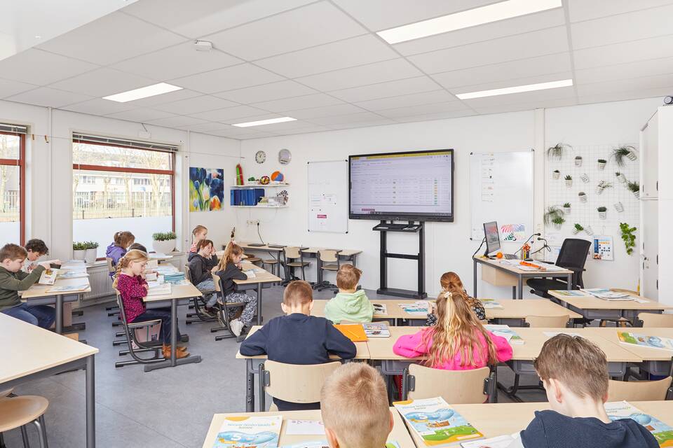 Gispen education project interior view of primary school De Burcht ZK068