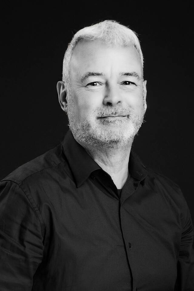 Black and white portrait of Rob Stöver