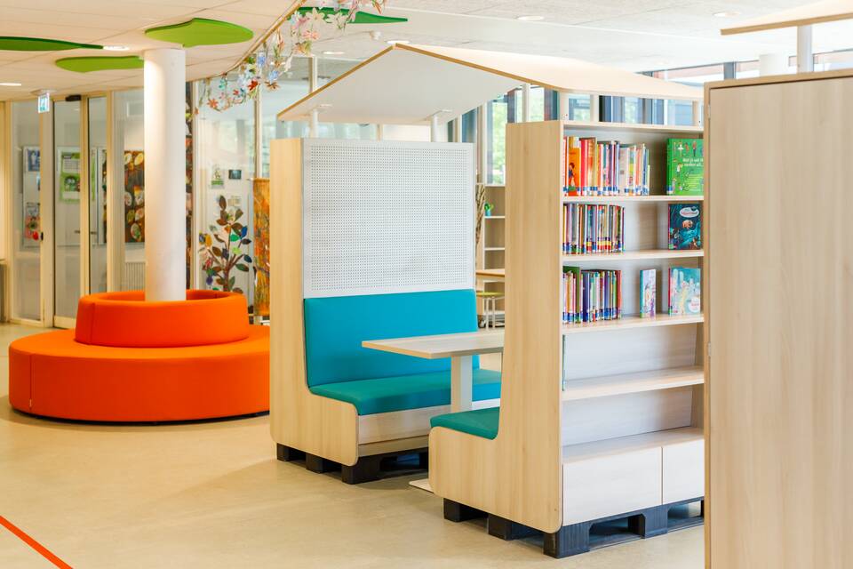 Gispen education project interior view of primary school Olivijn in Almere KF2842