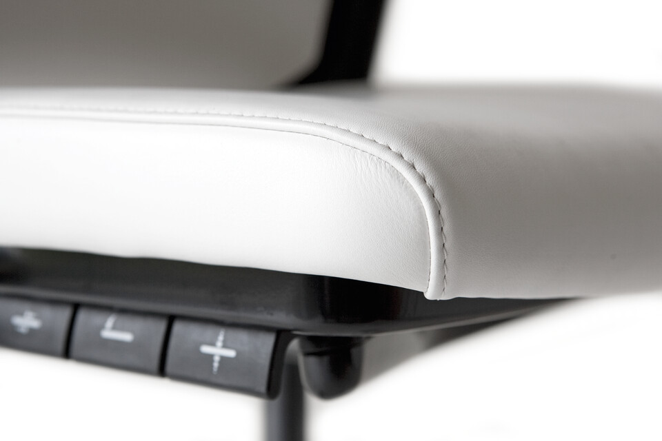 Royal Ahrend 2020 Extra Verta office chair fully upholstered in white leather and polished base front leaft detail view