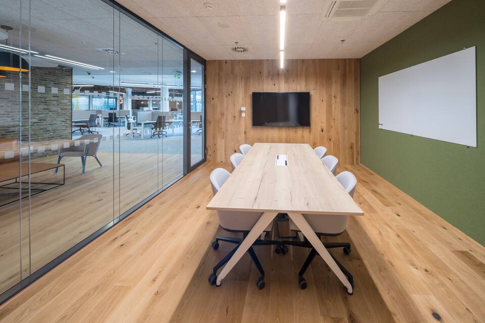 Royal Ahrend office project interior view of Verizon in Ostrava 011