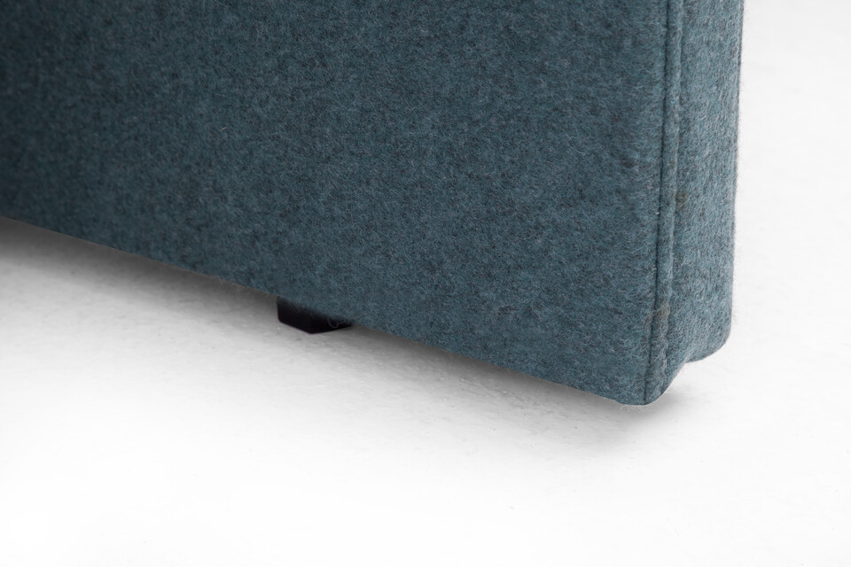 Gispen SEPP floorpanel upholstered in turquoise front left detail view