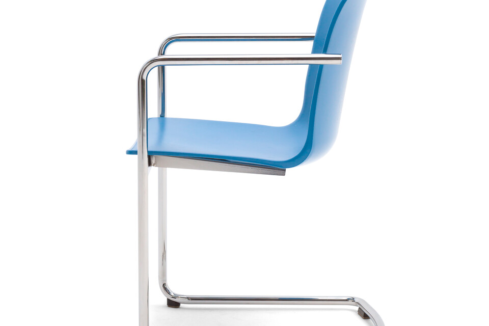 Gispen Nomi Comfort chair with chrome frame and armrests with blue shell right side view