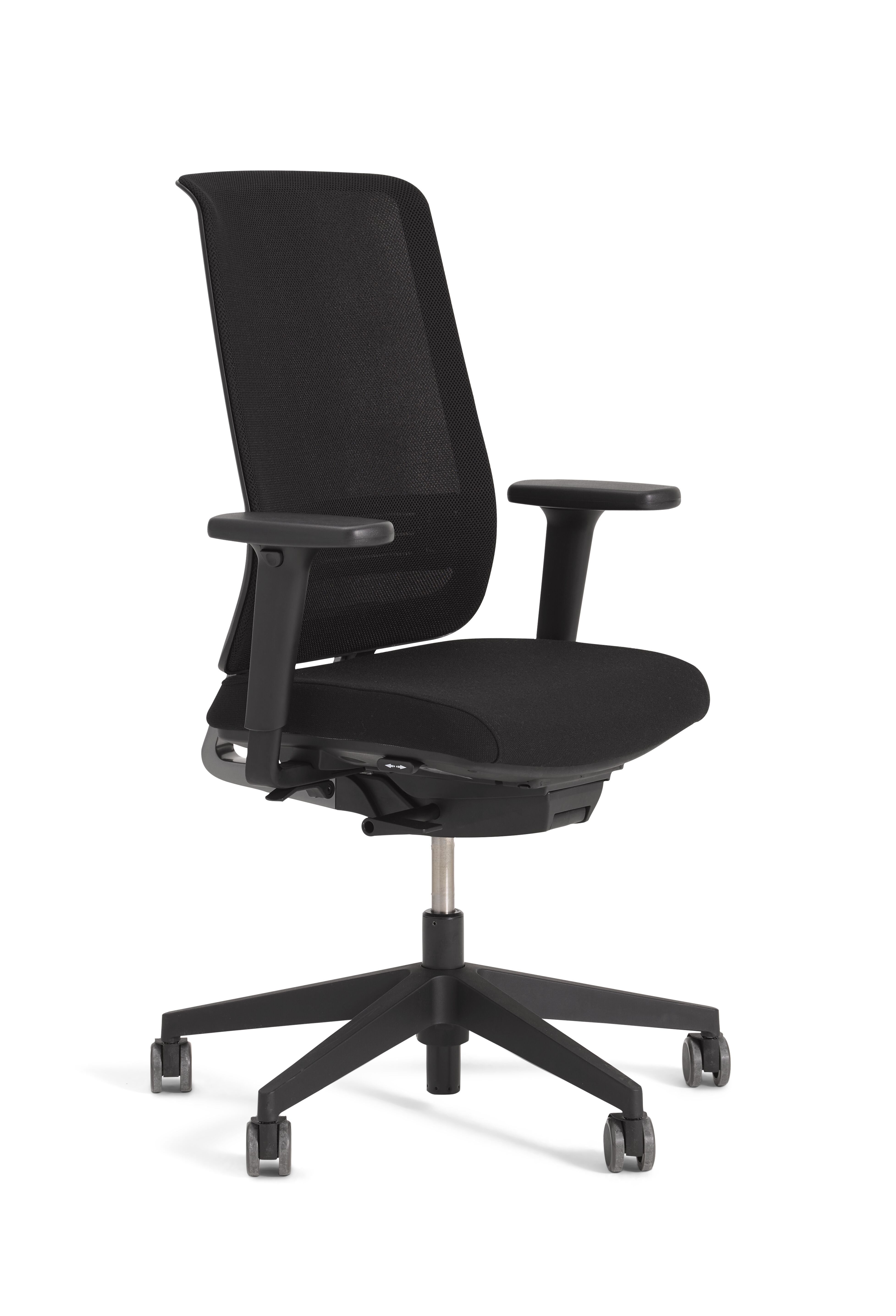 Ahrend Ease office chair with autofit upholstered in black front left view
