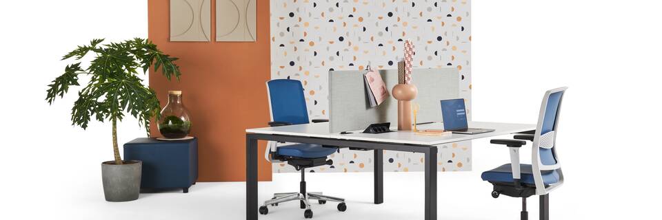 Gispen IC dual workstation in black with white tabletop and green table screen with blue ZINN office chairs and backpanels front left view