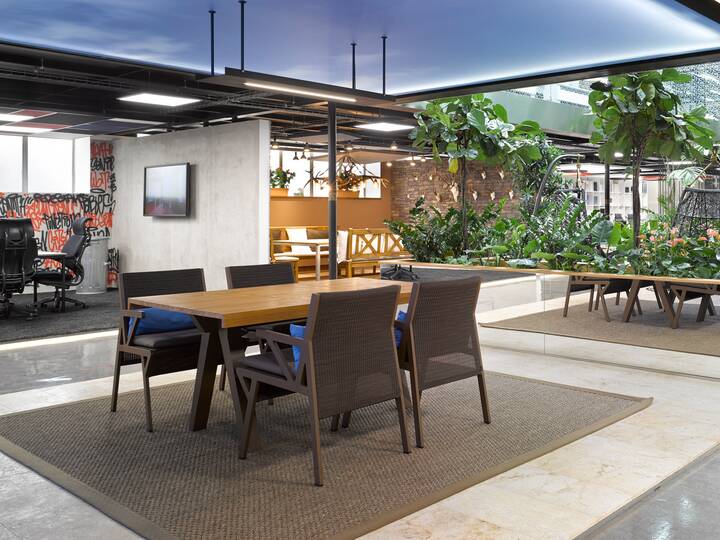 Techo Showroom in Prague 25