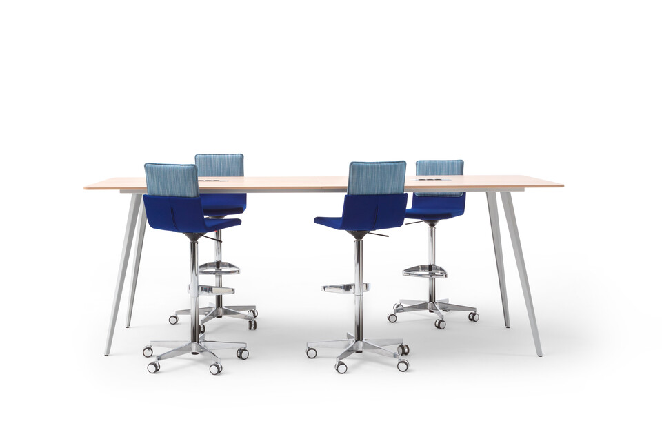 Gispen TEAM Classic narrow high conference table with grey legs and frame with birch tabletop and blue Triennial Work High chairs front view