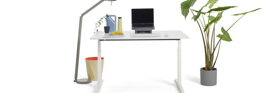 Gispen Home office HI desk in white with white tabletop and styling front view