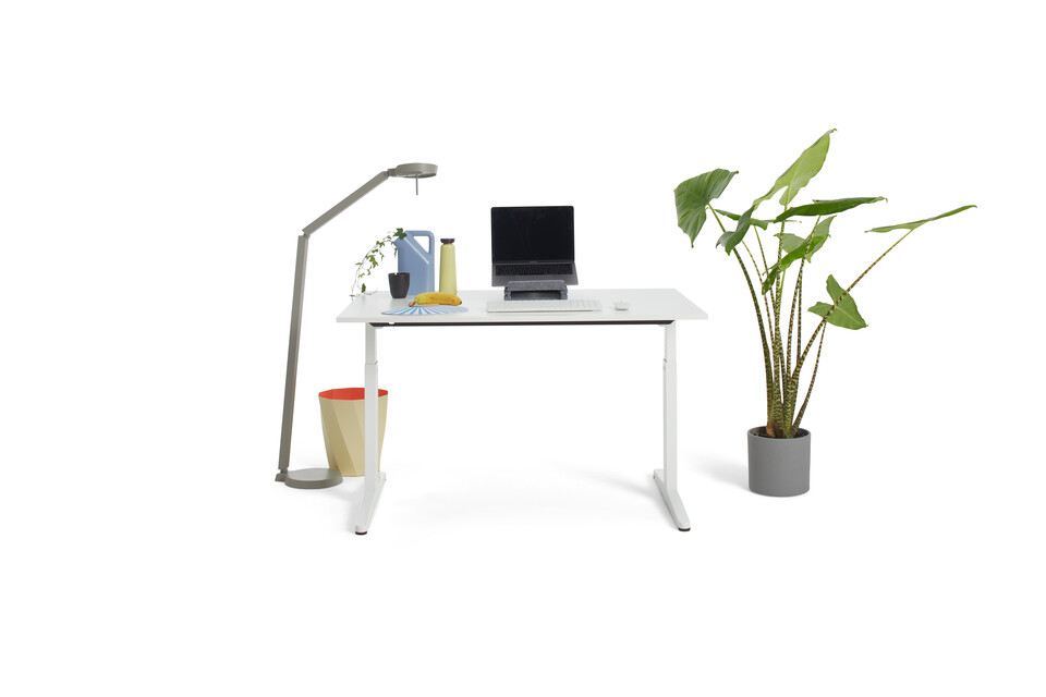 Gispen Home office HI desk in white with white tabletop and styling front view