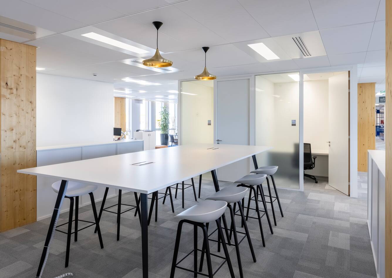 Royal Ahrend office project interior view of Verspieren in Saint Denis AP09