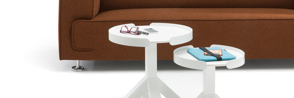 Gispen Dukdalf round small and large side tables in white in front of brown sofa front view