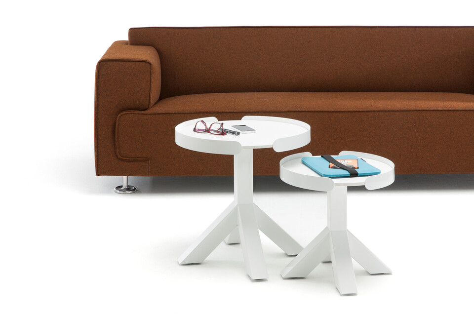 Gispen Dukdalf round small and large side tables in white in front of brown sofa front view