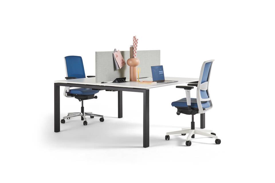 Gispen IC dual workstation in black with white tabletop and green table screen with blue ZINN office chairs front left view