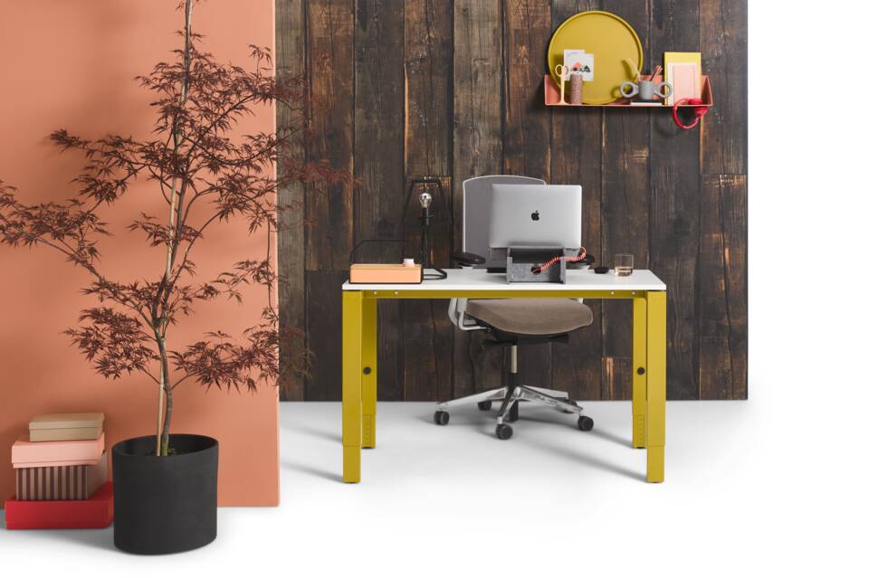 Gispen IC workstation in yellow with white tabletop and grey upholstered Zinn chair in front of dark wooden backpanel rear view