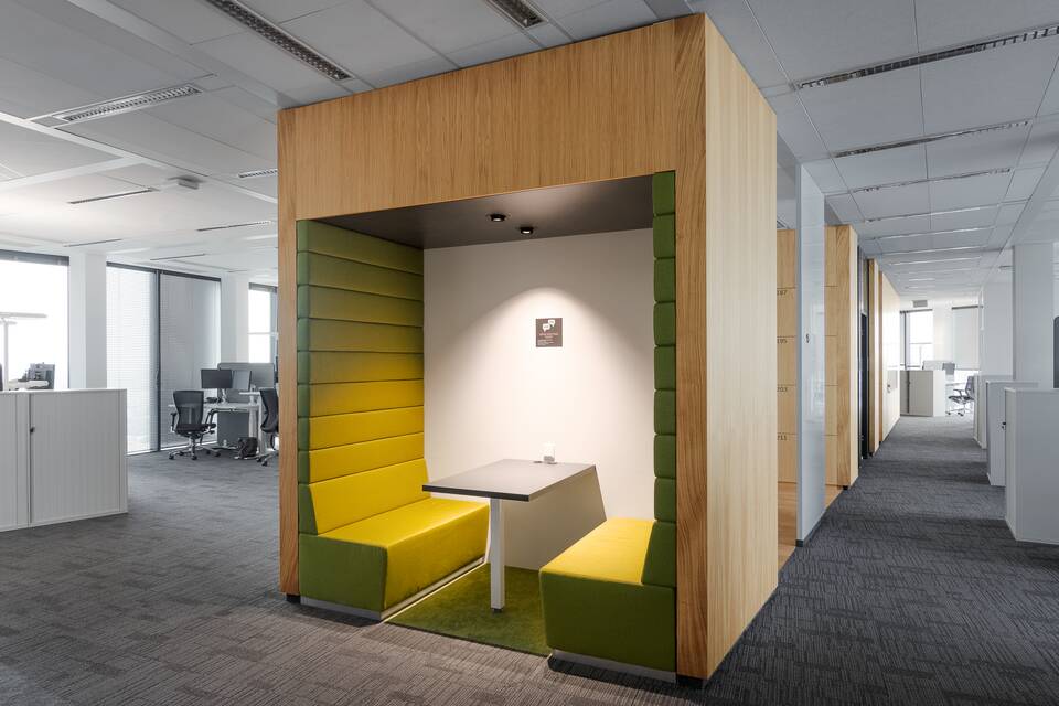Royal Ahrend office project interior view of UniCredit Bank in Prague JAB008