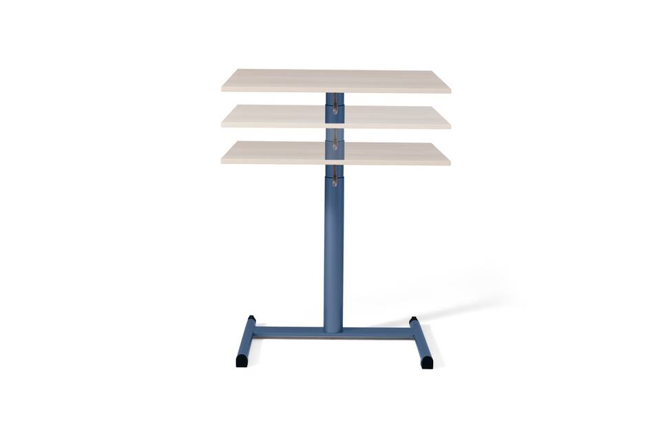 Gispen EDUU Move desk in blue with oak tabletop in height adjustable front view