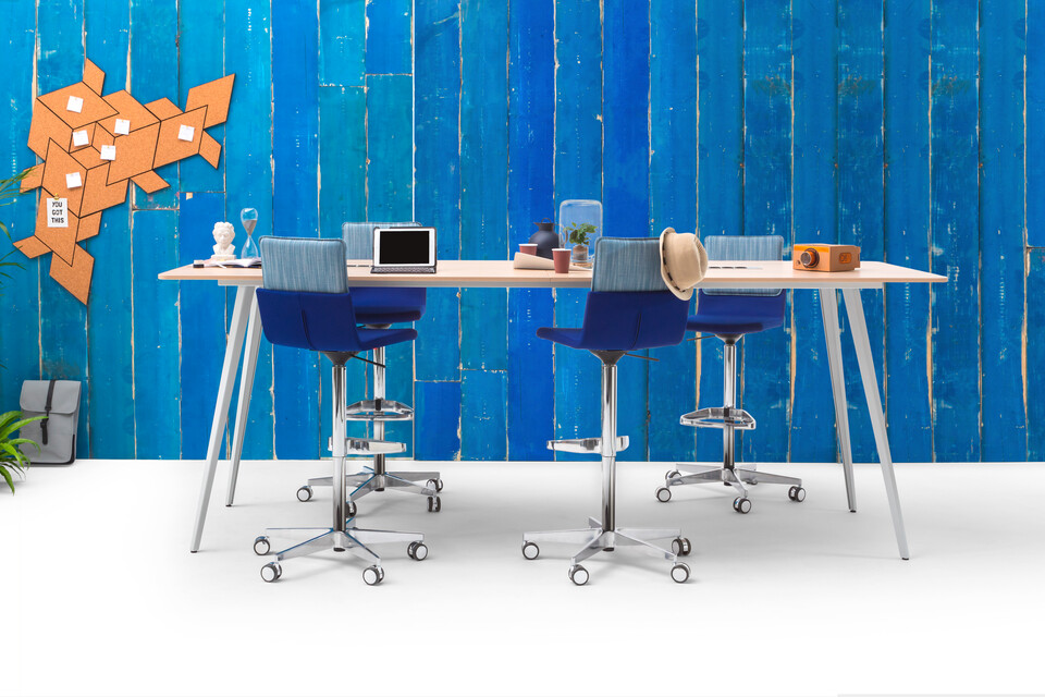 Gispen TEAM Classic narrow high conference table with grey legs and frame with birch tabletop and blue Triennial Work High chairs with blue scrapwood backpanel