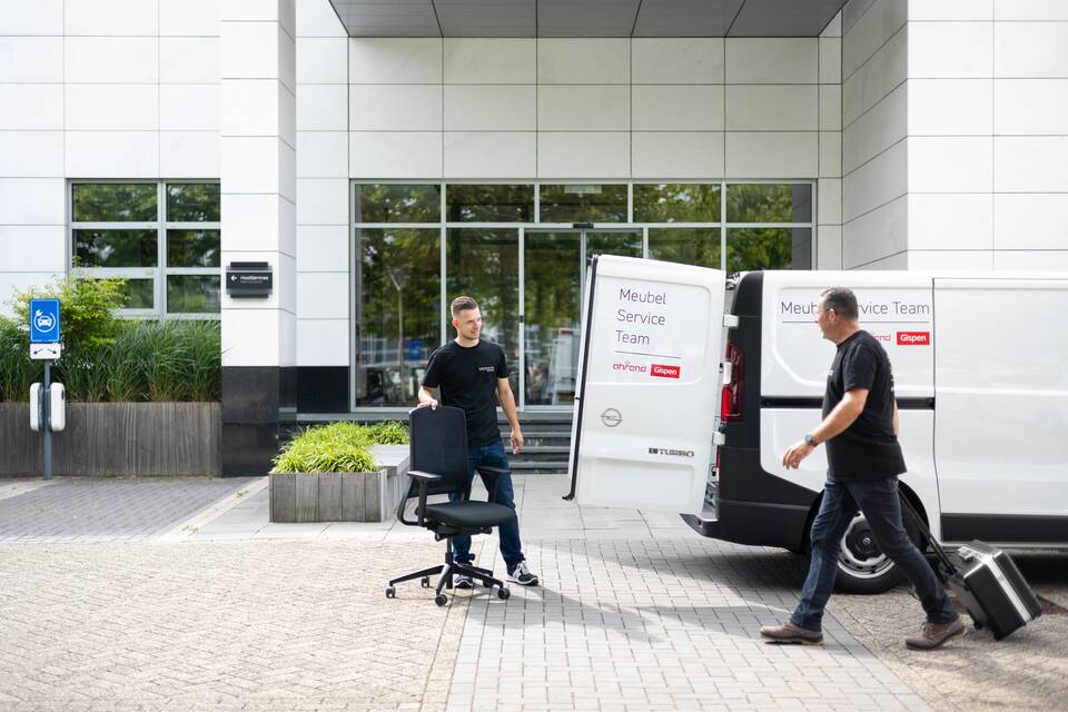 Gispen MST mechanics arriving with dual branded van for chair replacement service SP04