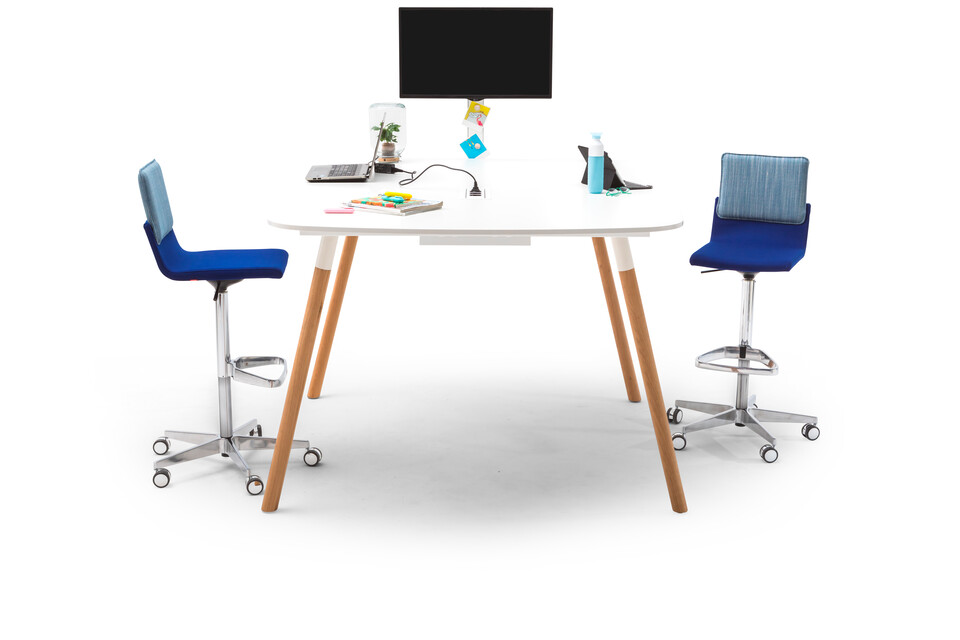 Gispen TEAM Wood round high conference table with oak legs and white frame and tabletop with blue Triennial Work High chairs right side view