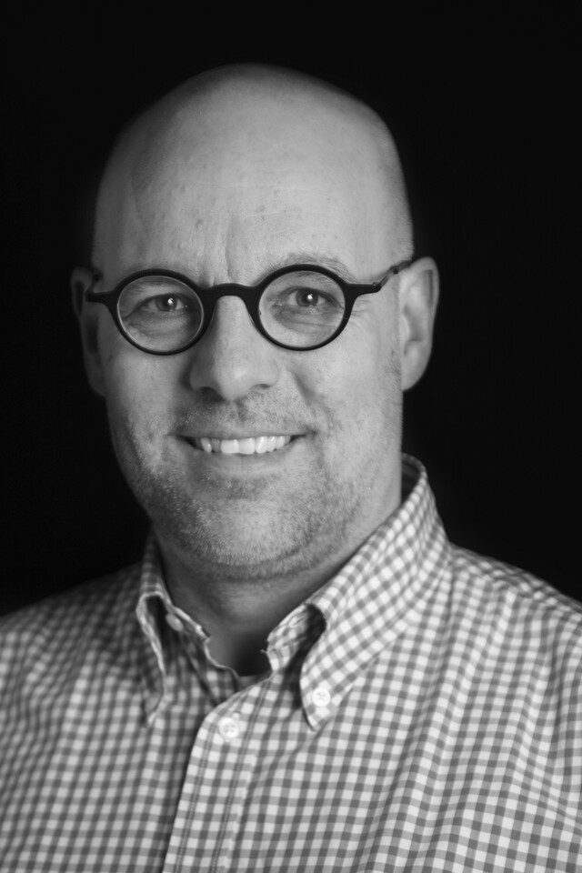 black and white portrait of Robbert de Jonge