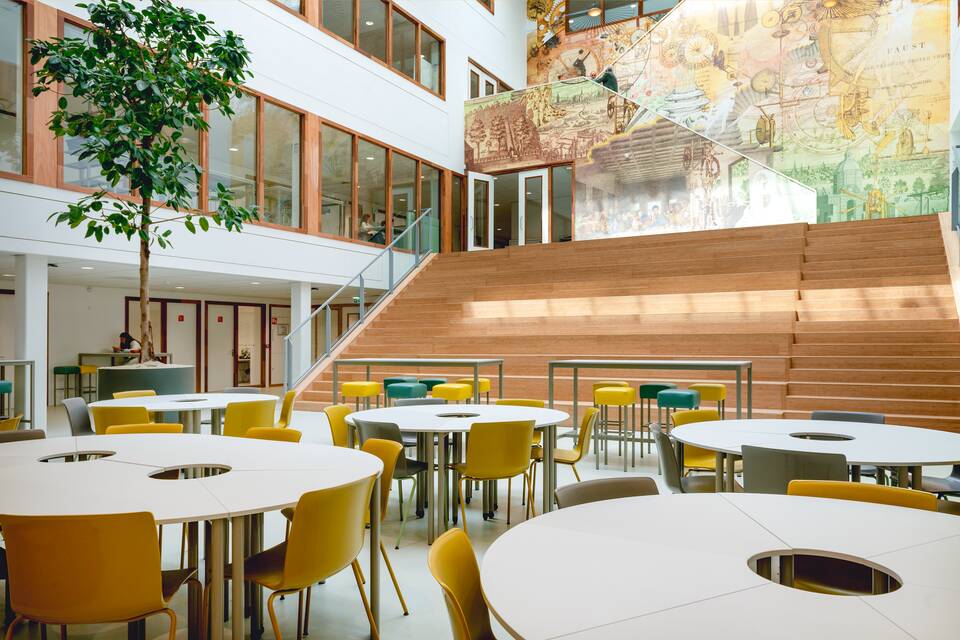 Gispen education project interior view of Leonardo College in Leiden CTH03