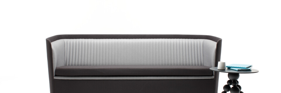 Gispen TST low 2,5 seat sofa with seat in Divina 3 171 and back in Divina 3 181 with Bor sidetable front view