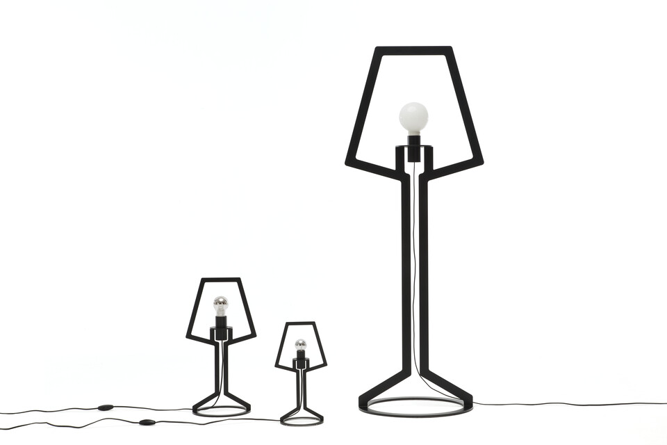 Gispen Outline tablelamps and floorlamp in black front view