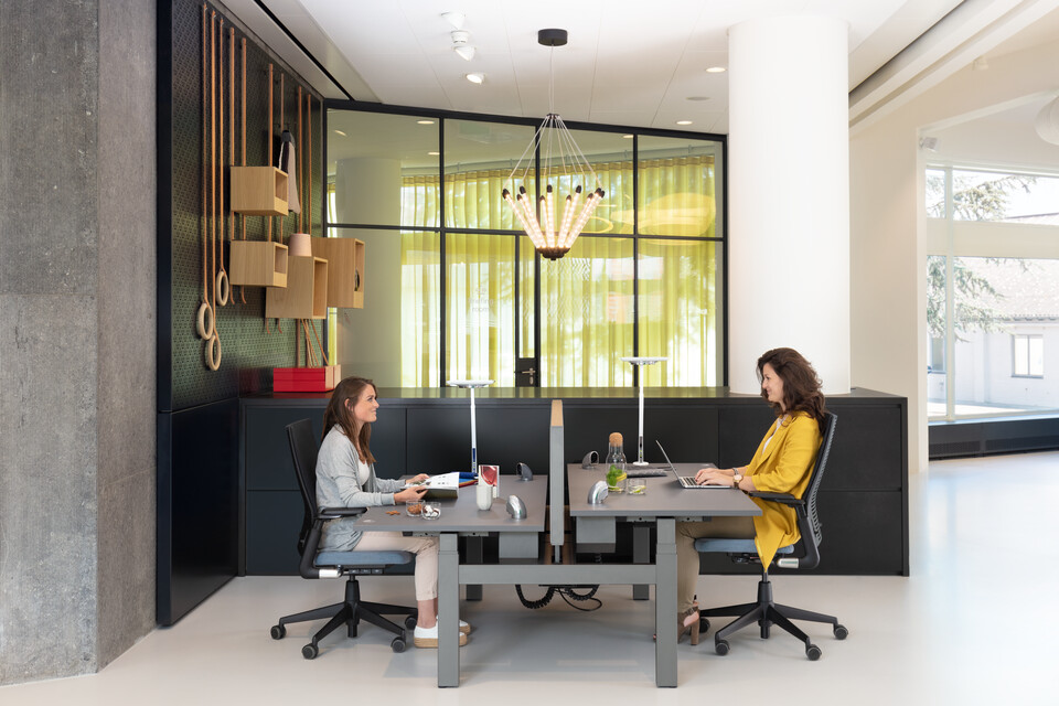 Royal Ahrend Comfort workstation in showroom Sint Oedenrode 06