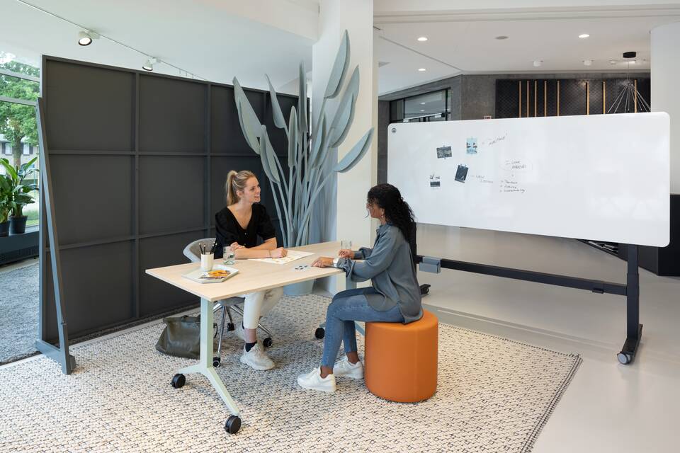 Royal Ahrend interior view of showroom in Sint Oedenrode SP16