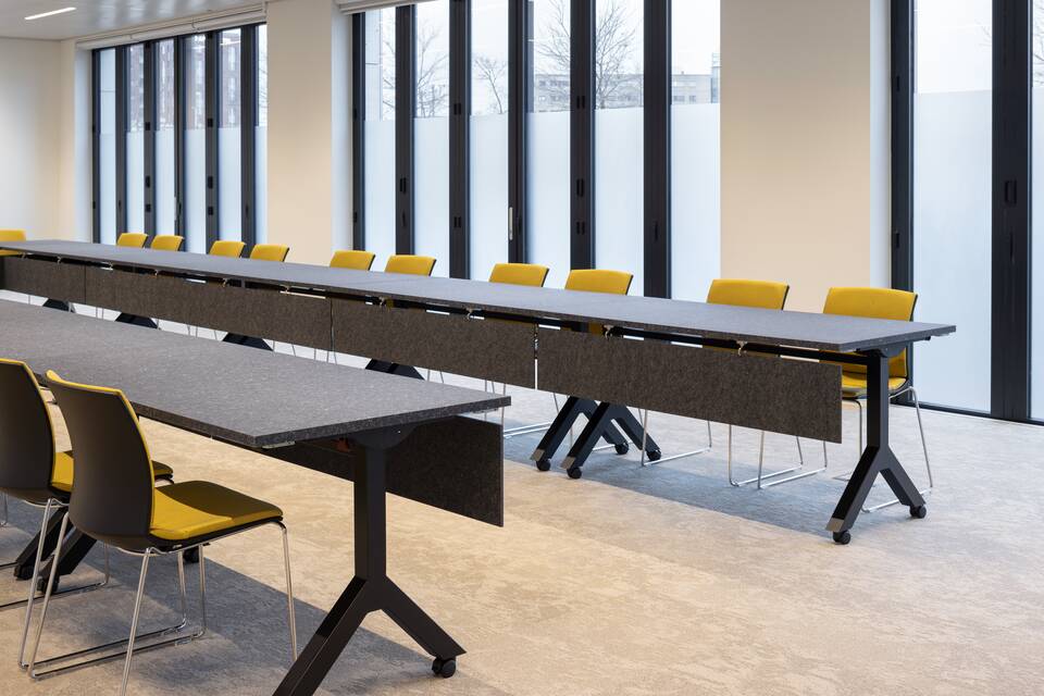 Royal Ahrend government project interior view of government meeting cafe in Amsterdam SP01